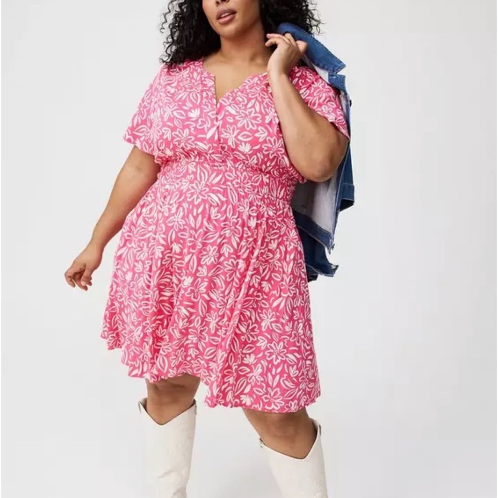 NWT Torrid Pink Floral Y-Neck Mini Flutter Sleeve Dress